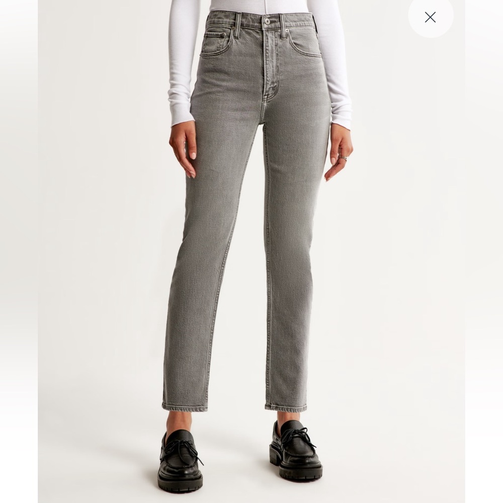 Abercrombie & Fitch Ultra High Rise Ankle Straight Jean - NWT - Size 28R - Gray